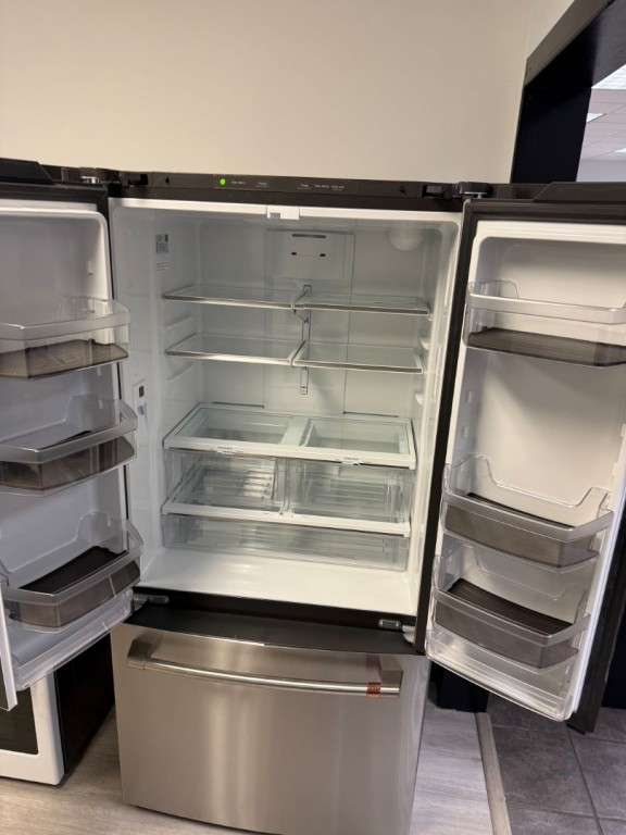 Cafe Café 18.6 Cu. Ft. Counter-depth French-door Refrigerator Stainless Steel CWE19SP2NS1