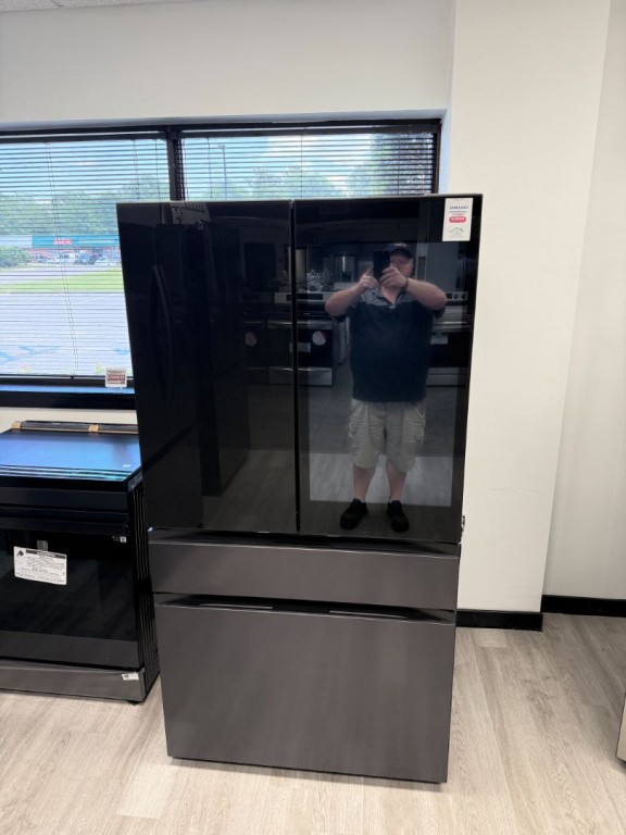 Samsung AI Family Hub™ | AI Vision & Auto Open Door | 29 cu.ft. Charcoal Glass&Matte Black Steel RF90F29AECEAA