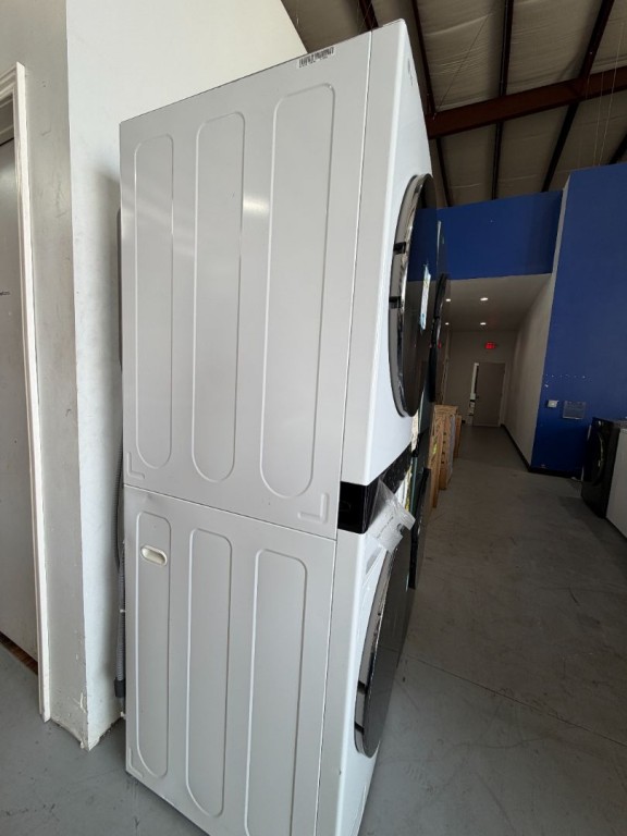 LG Single Unit Washtower™ With Center Control™ 5.0 Cu. Ft. Front Load Washer And 7.8 Cu. Ft. Electric Ventless Heat Pump Dryer White WKHC252HWA, product image 2 of 2