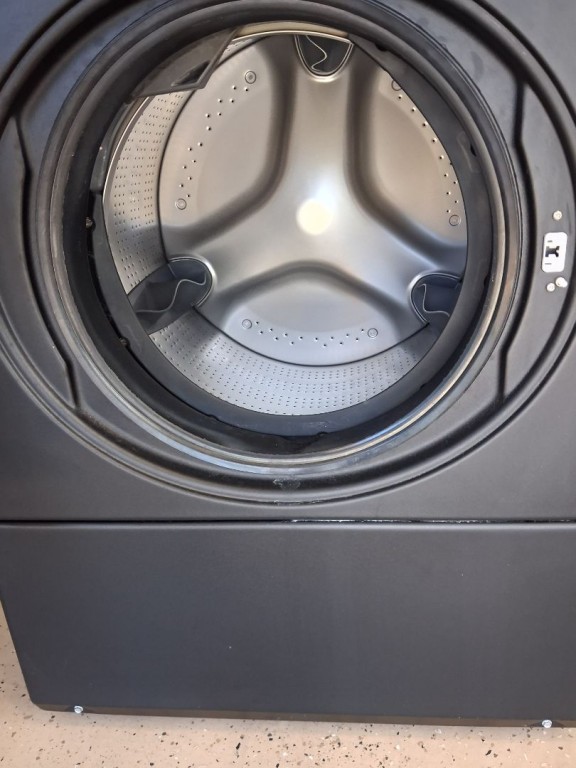 Speed Queen FF7 Front Load Washer with Pet Plus™ Black FF7009BN, product image 2 of 9