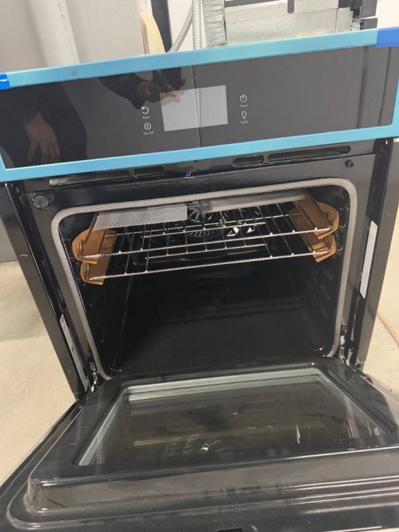 Frigidaire 27" Single Electric Wall Oven Stainless Steel FCWS2727AS, product image 2 of 3