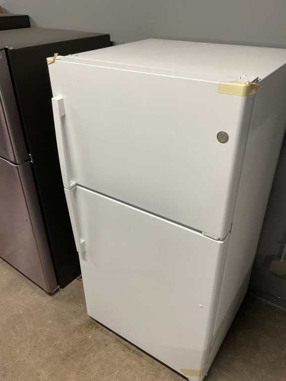 GE GE® 21.9 Cu. Ft. Garage Ready Top-Freezer Refrigerator White GTS22KGNRWW