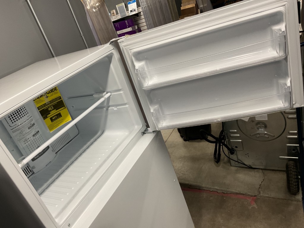 GE GE® 21.9 Cu. Ft. Garage Ready Top-Freezer Refrigerator White GTS22KGNRWW