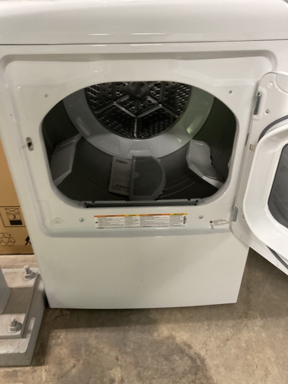 GE 7.4 cu. ft. Capacity Electric Dryer with Up To 120 ft. Venting and Sensor Dry White with Matte Black Backsplash GTD58EBSVWS, product image 3 of 5