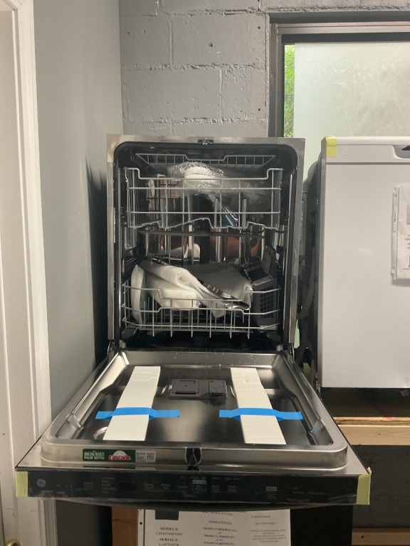 GE Top Control with Stainless Steel Interior Dishwasher with Sanitize Cycle Fingerprint Resistant Black Slate GDT670SFVDS, product image 3 of 3