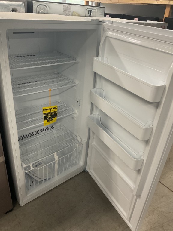 GE 17.3 Cu. Ft. Frost-Free Garage Ready Upright Freezer White FUF17QRRWW, product image 4 of 17