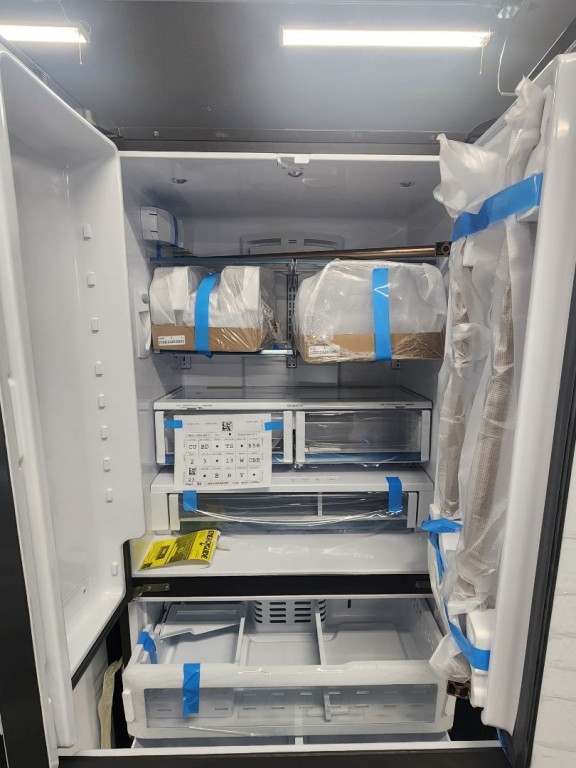 Cafe Café 23.1 Cu. Ft. Smart Counter-depth French-door Refrigerator Matte White CWE23SP4MW2, product image 2 of 25