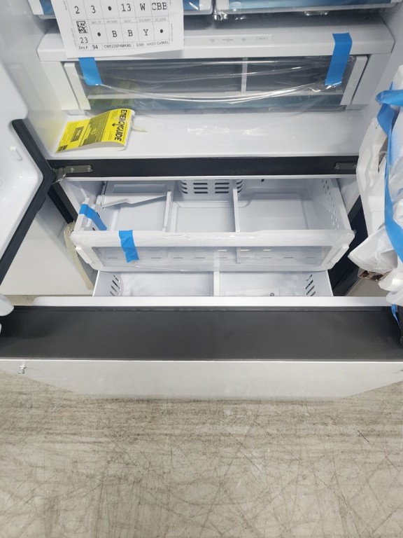Cafe Café 23.1 Cu. Ft. Smart Counter-depth French-door Refrigerator Matte White CWE23SP4MW2, product image 3 of 25