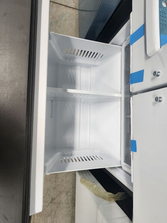 Cafe Café 27.7 Cu. Ft. Smart French-door Refrigerator With Hot Water Dispenser Matte White CFE28TP4MW2, product image 3 of 26