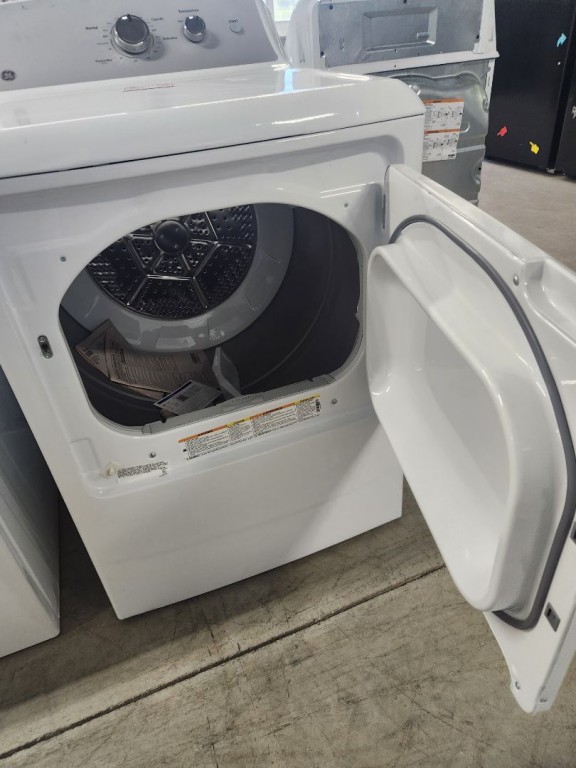 GE 7.2 cu. ft. Capacity Gas Dryer with Up To 120 ft. Venting and Reversible Door White with Silver Matte Backsplash GTD38GASWWS, product image 2 of 14