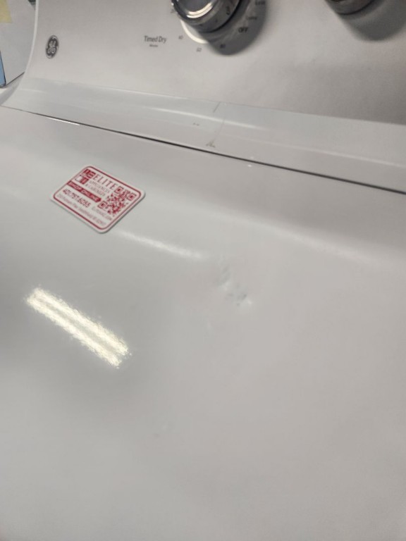 GE 7.2 cu. ft. Capacity Gas Dryer with Up To 120 ft. Venting and Reversible Door White with Silver Matte Backsplash GTD38GASWWS, product image 3 of 14