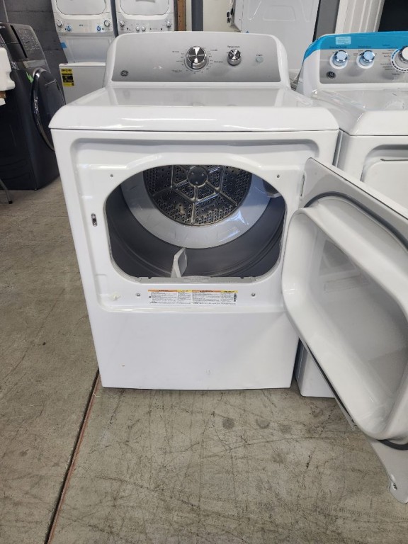 GE 7.2 cu. ft. Capacity Electric Dryer with Up To 120 ft. Venting and Reversible Door White with Silver Matte Backsplash GTD38EASWWS, product image 2 of 14
