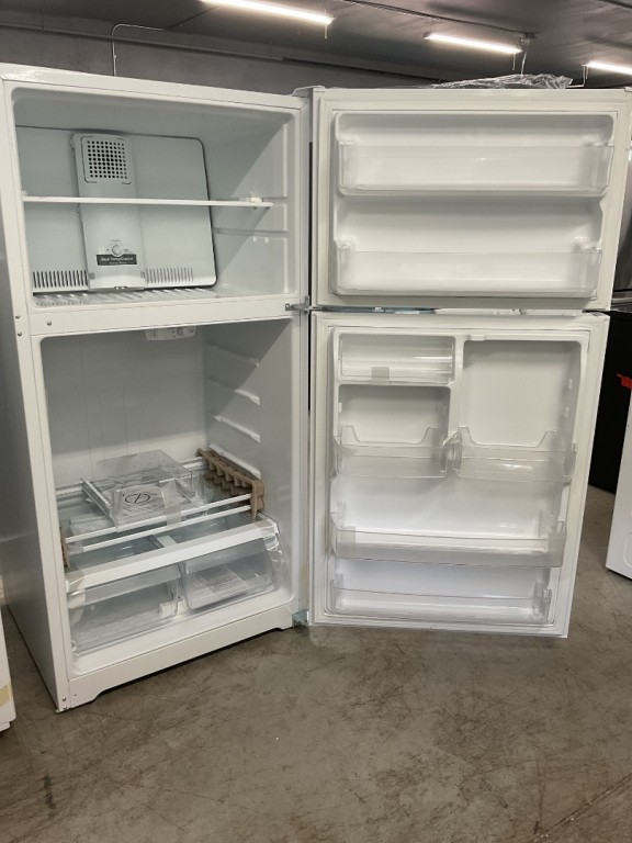 GE 21.9 Cu. Ft. Garage Ready Top-Freezer Refrigerator White GTS22KGNRWW, product image 2 of 18