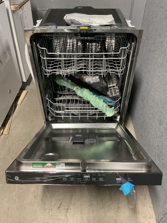 GE Top Control with Stainless Steel Interior Dishwasher with Sanitize Cycle Fingerprint Resistant Stainless GDT670SYVFS, product image 2 of 36