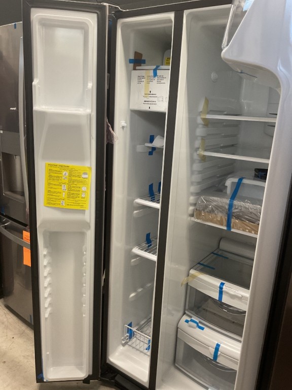GE 23.0 Cu. Ft. Side-By-Side Refrigerator Fingerprint Resistant Stainless GSS23GYPFS, product image 3 of 28