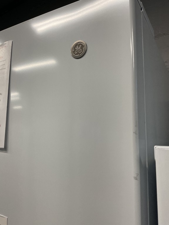 GE 21.3 Cu. Ft. Frost-Free Garage Ready Upright Freezer White FUF21QRRWW, product image 5 of 18