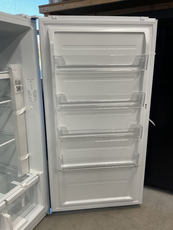 GE 17.3 Cu. Ft. Frost-Free Garage Ready Upright Freezer White FUF17DLRWW, product image 4 of 24