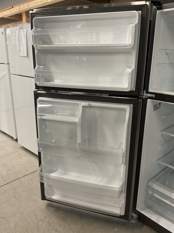 GE 21.9 Cu. Ft. Garage Ready Top-Freezer Refrigerator Fingerprint Resistant Stainless GTS22KYNRFS, product image 4 of 18