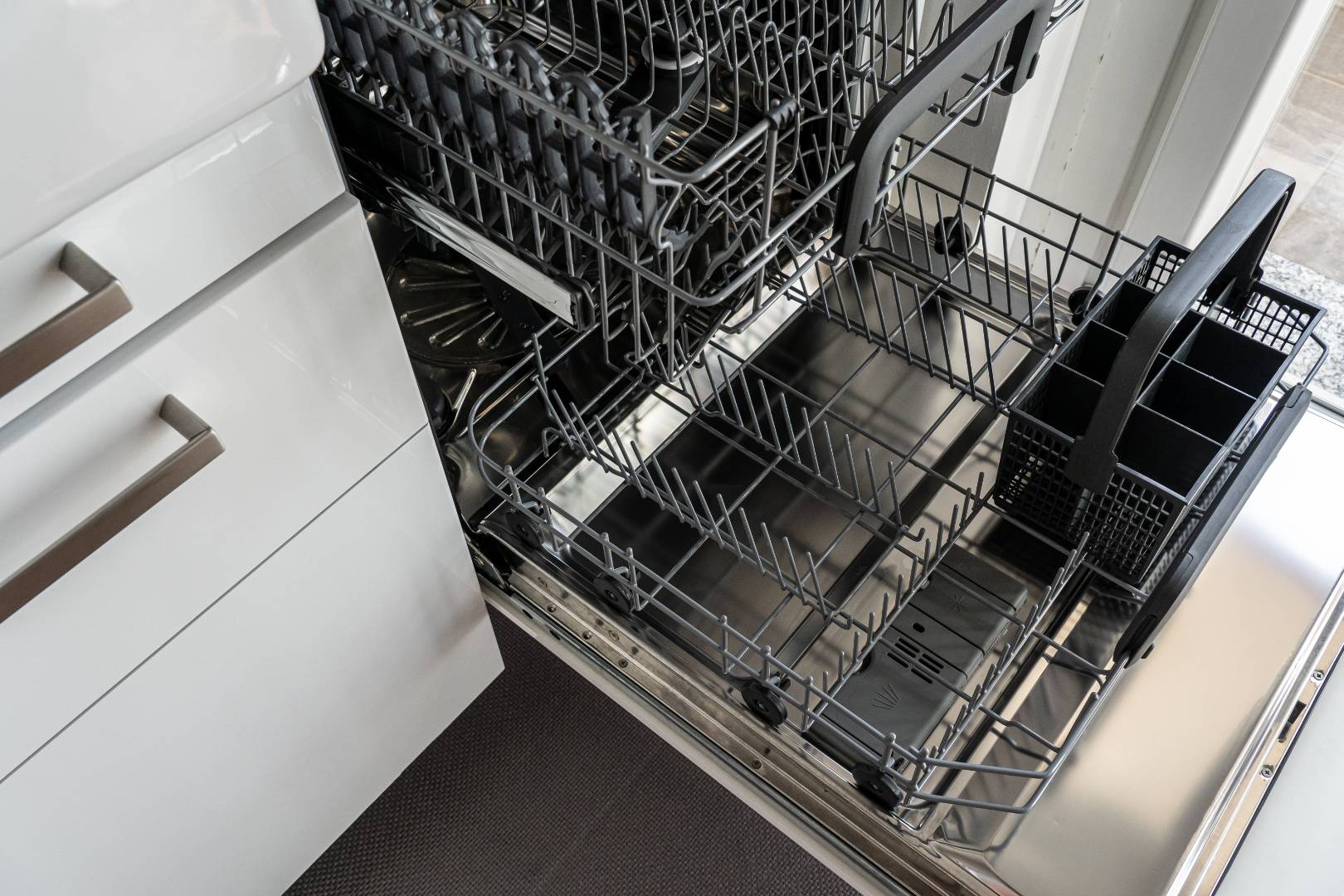 Plastic vs stainless steel dishwasher tubs: what’s the difference?