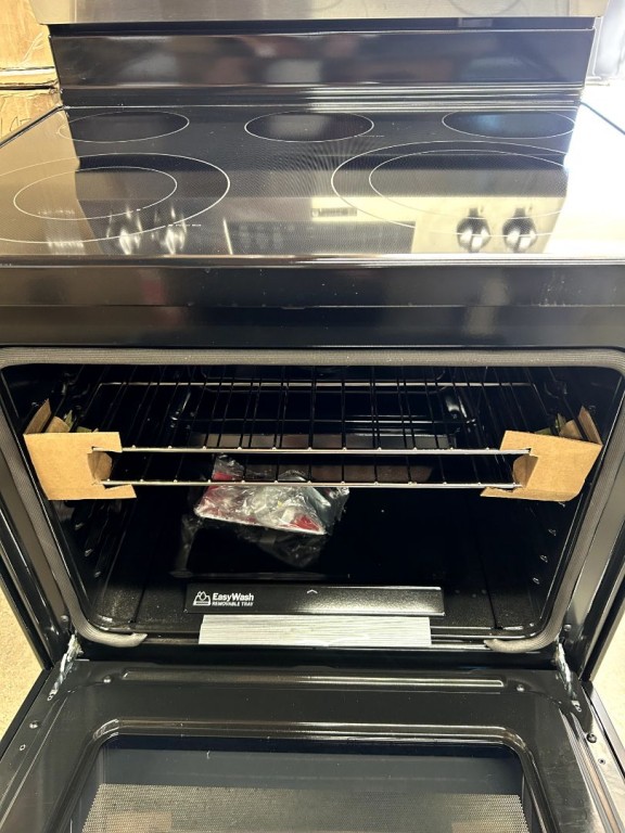 GE 30" Free-Standing Electric Convection Range with No Preheat Air Fry and EasyWash Oven Tray Stainless Steel GRF600AVSS