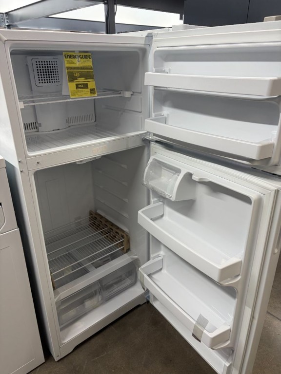 GE 16.6 Cu. Ft. Recessed Handle Top-Freezer Refrigerator White GPE17CTNRWW