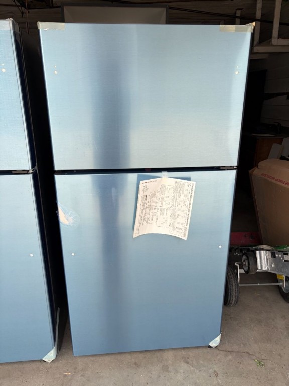 GE 21.9 Cu. Ft. Top-Freezer Refrigerator Other GIE22JSNRSS