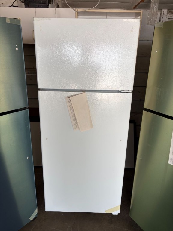 GE 17.5 Cu. Ft. Top-Freezer Refrigerator White GTE18GTNRWW