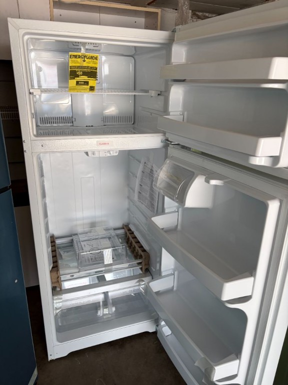 GE 17.5 Cu. Ft. Top-Freezer Refrigerator White GTE18GTNRWW