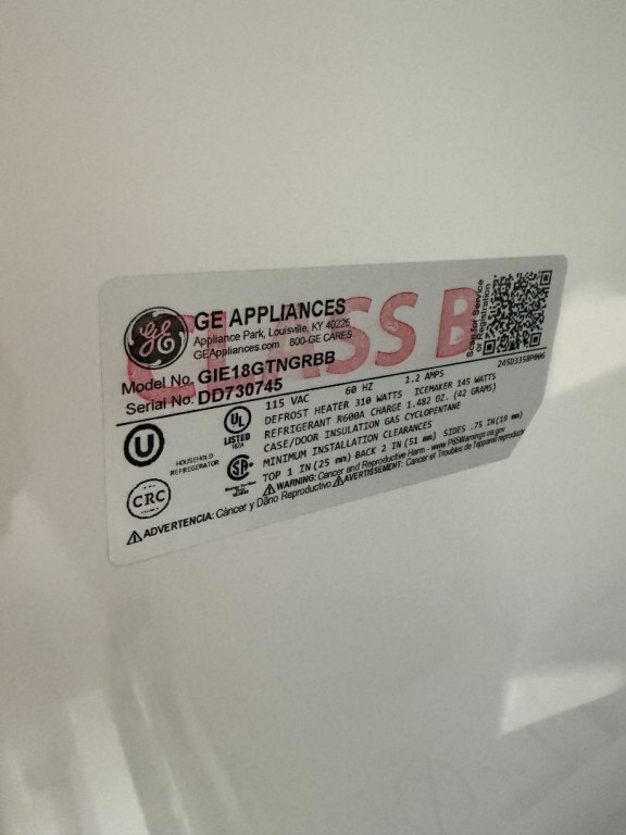 GE 17.5 Cu. Ft. Top-Freezer Refrigerator Black GIE18GTNRBB