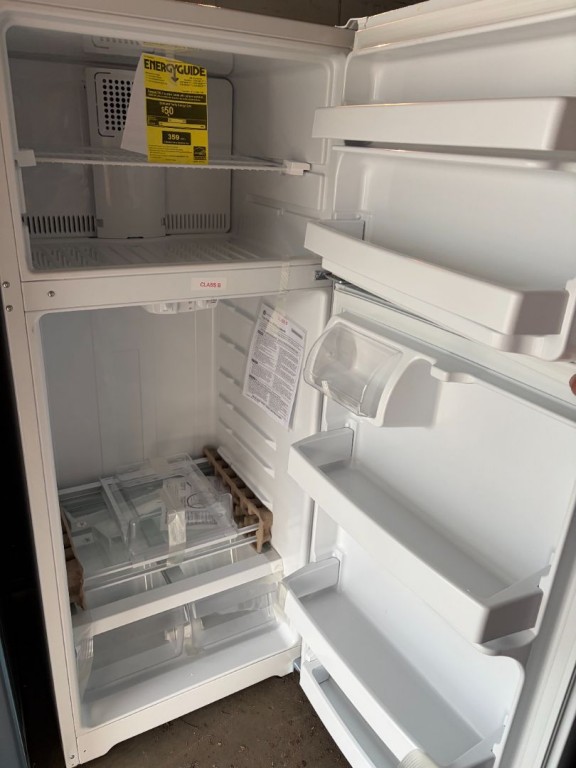 GE 17.5 Cu. Ft. Top-Freezer Refrigerator White GTE18GTNRWW