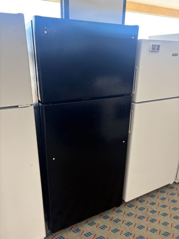 GE 16.6 Cu. Ft. Top-Freezer Refrigerator Black GTE17DTNRBB