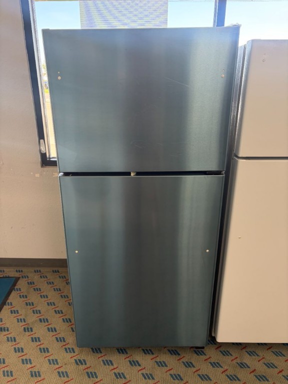 GE 19.2 Cu. Ft. Top-Freezer Refrigerator Stainless Steel GIE19JSNRSS