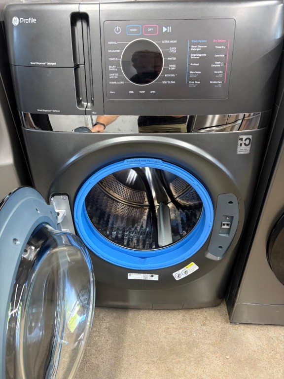 GE Profile 4.8 cu. ft. Capacity UltraFast Combo with Ventless Inverter Heat Pump Technology Washer/Dryer Carbon Graphite PFQ97HSPVDS