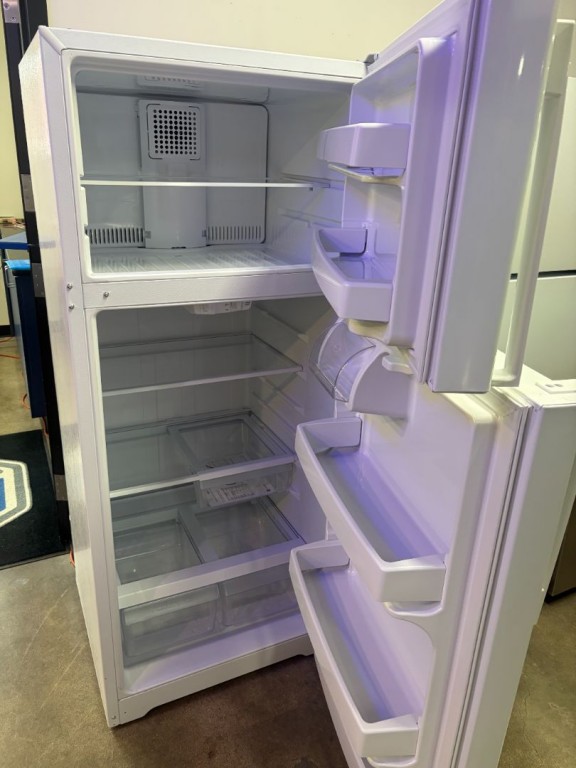 GE 17.5 Cu. Ft. Top-Freezer Refrigerator White GTS18HGNRWW