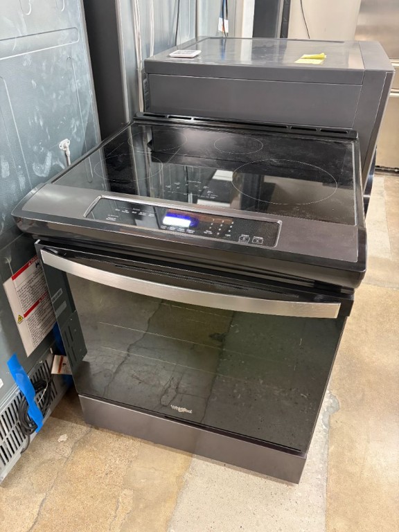 Whirlpool 30-inch Induction Range with No Preheat Air Fry Black Stainless WSIS5030RV