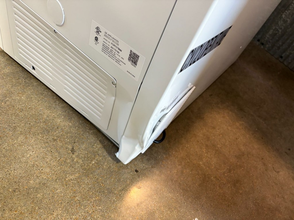 GE 7.0 Cu. Ft. Manual Defrost Chest Freezer White FCM7STWW