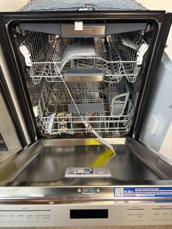 Bosch 800 Series Dishwasher 24'' Stainless Steel SHX78CM5N