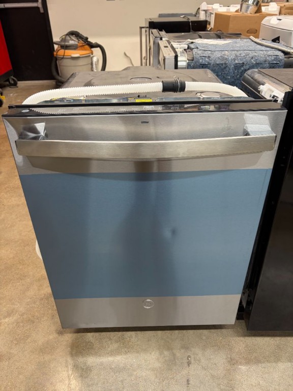GE Fingerprint Resistant Top Control with Stainless Steel Interior Dishwasher with Sanitize Cycle Fingerprint Resistant Stainless GDT650SYVFS, product image 3 of 32