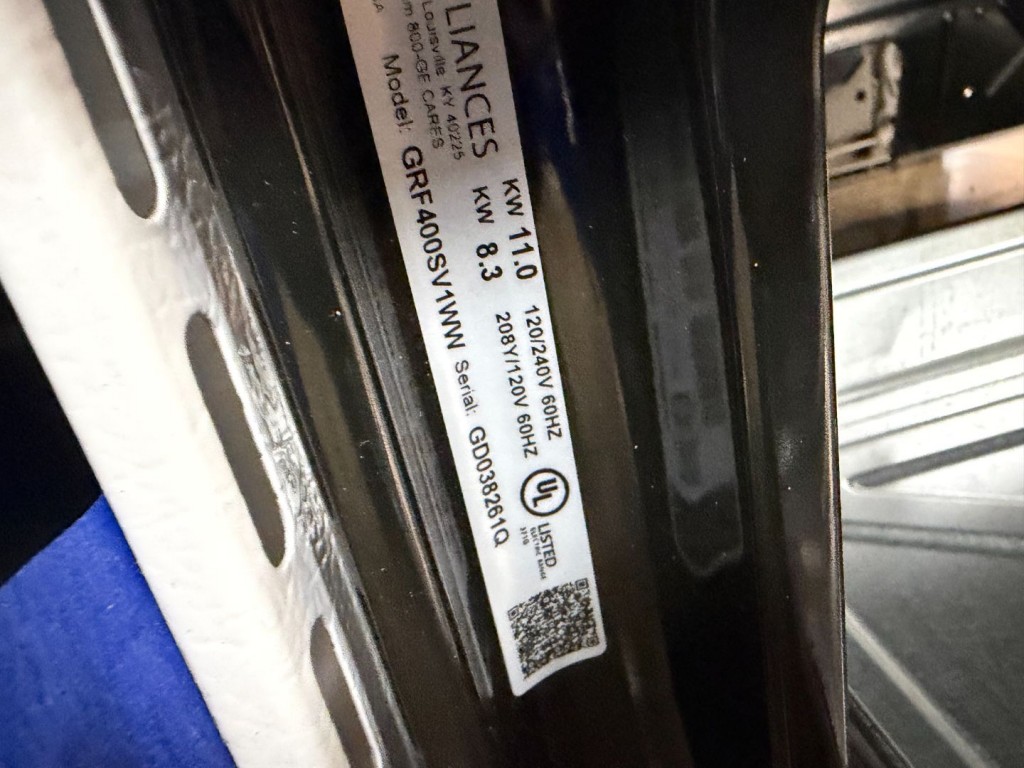 GE 30" Free-Standing Electric Range White GRF400SVWW, product image 2 of 22
