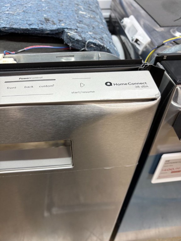Bosch Benchmark™ Dishwasher 24'' Stainless Steel SHP9PCM5N, product image 2 of 6