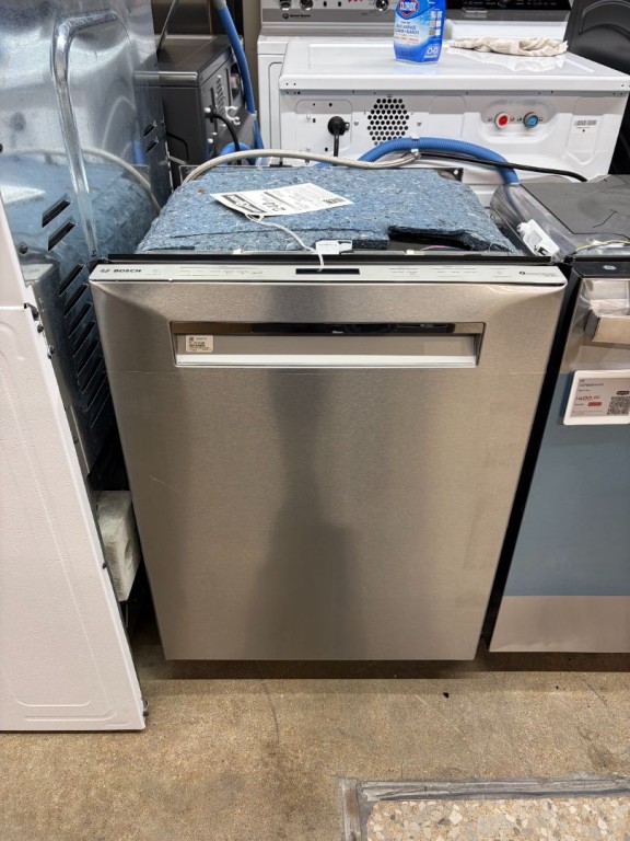 Bosch Benchmark™ Dishwasher 24'' Stainless Steel SHP9PCM5N, product image 4 of 6