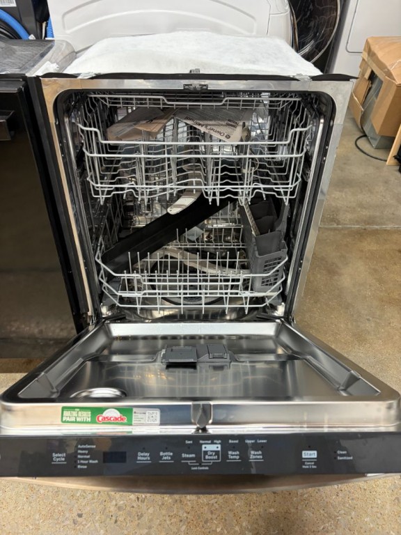 GE Top Control with Stainless Steel Interior Dishwasher with Sanitize Cycle Fingerprint Resistant Stainless GDT670SYVFS, product image 2 of 36
