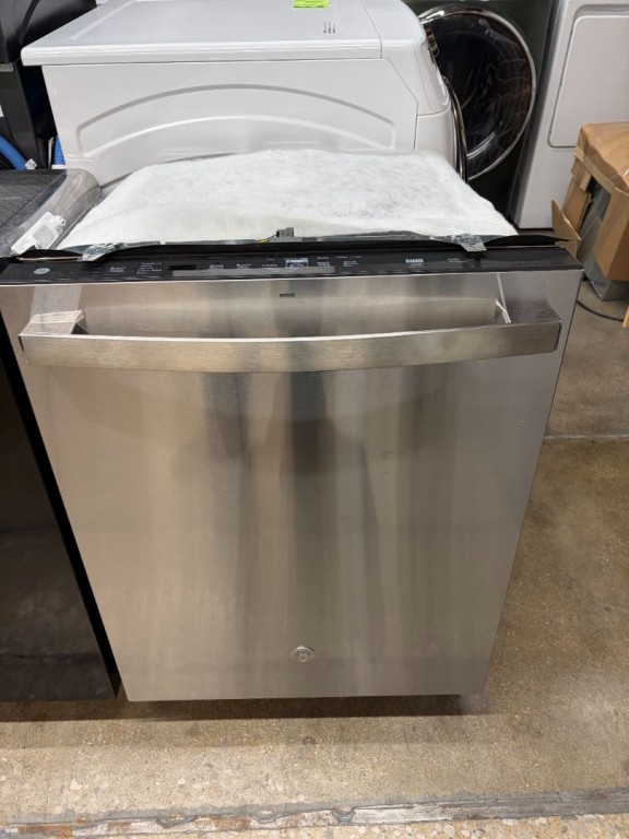 GE Top Control with Stainless Steel Interior Dishwasher with Sanitize Cycle Fingerprint Resistant Stainless GDT670SYVFS, product image 3 of 36