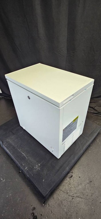 GE 7.0 Cu. Ft. Manual Defrost Chest Freezer White FCM7STWW