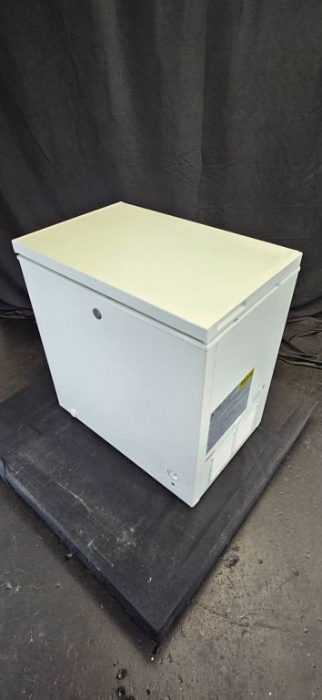 GE 7.0 Cu. Ft. Manual Defrost Chest Freezer White FCM7STWW