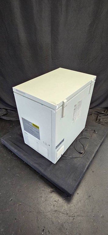 GE 7.0 Cu. Ft. Manual Defrost Chest Freezer White FCM7STWW