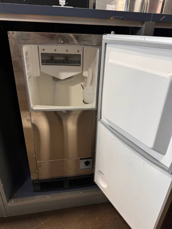 Scotsman 15" Undercounter Automatic Ice Cube Machine with Stainless Cabinet, Anodized Aluminum Door, and Drain Pump. Stainless Steel DCE33PA1SSD