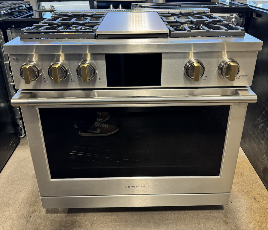 Monogram 36" Dual-Fuel Professional Range with 4 Burners and Griddle Stainless Steel ZDP364NDTSS