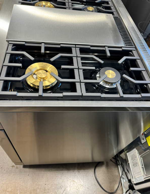 Monogram 36" Dual-Fuel Professional Range with 4 Burners and Griddle Stainless Steel ZDP364NDTSS