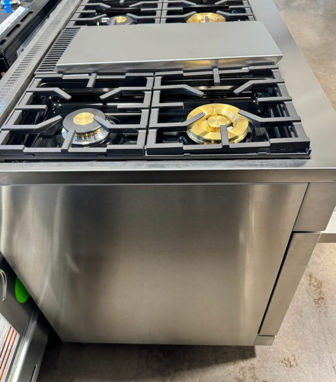 Monogram 36" Dual-Fuel Professional Range with 4 Burners and Griddle Stainless Steel ZDP364NDTSS